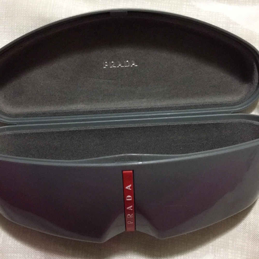 Sunglasses - Picture 3 of 4